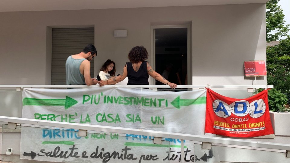 ADL Cobas Emilia Romagna: #Rimini - Presidio solidale ottiene rinvio dello sfratto di una famiglia con 3 minori al 20 luglio!