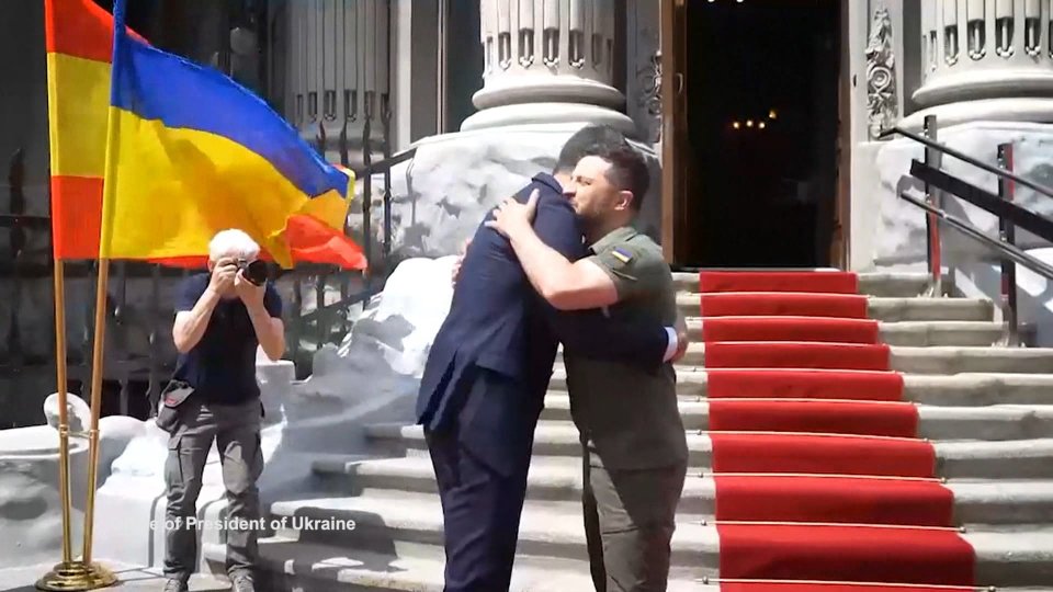 Il premier spagnolo Sanchez visita Kiev: "Appoggio all'Ucraina fino a quando sarà necessario"