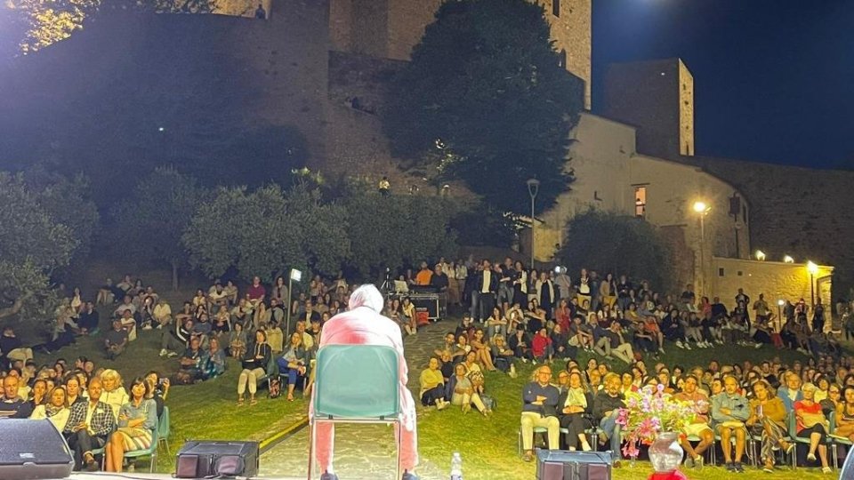 Rocca di Luna - Paolo Crepet e il sindaco Filippo Sica inaugurano il Teatro Malatesta dopo i lavori di restauro