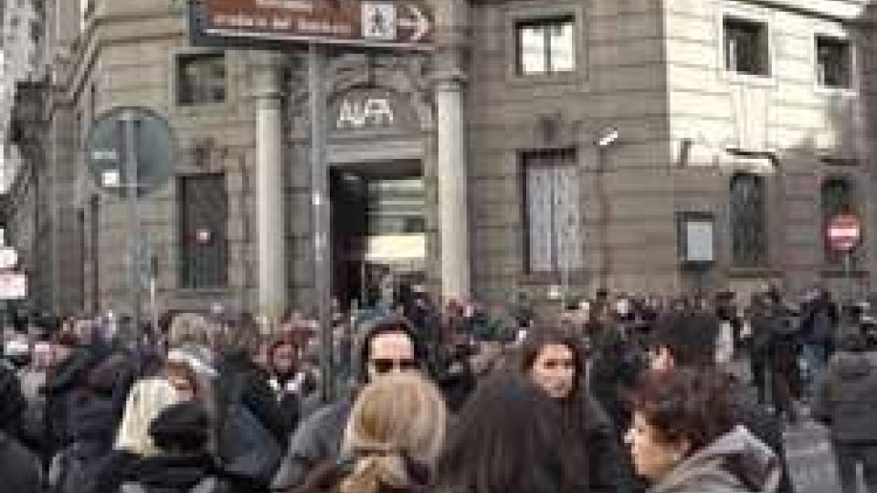 Terremoto, a Roma svuotate scuole e edifici pubblici: centinaia di persone in strada