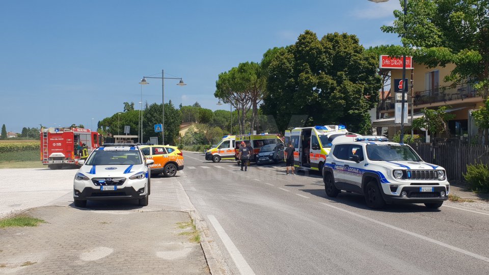 Rimini: scontro tra due auto a Ospedaletto, coinvolti due bambini [fotogallery]