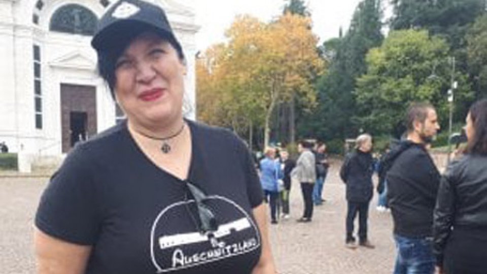 T-shirt “Auschwitzland”, Cassazione annulla il processo