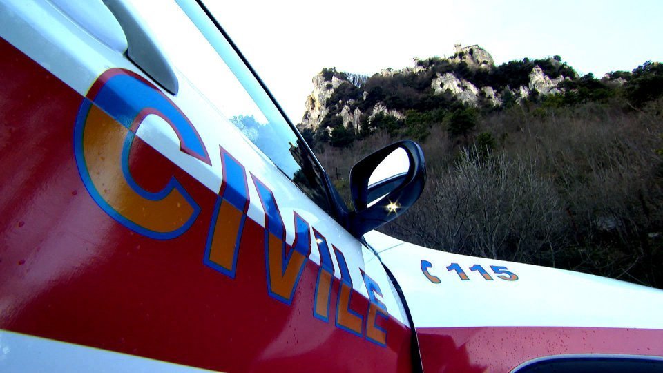Frontale auto-moto a Serravalle: feriti due giovani sammarinesi, uno al Bufalini