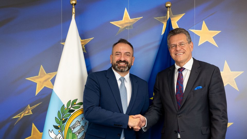 Il Segretario di Stato per gli Affari Esteri Luca Beccari si è recato a Bruxelles per incontrare il Vicepresidente della Commissione europea Maroš Šefčovič