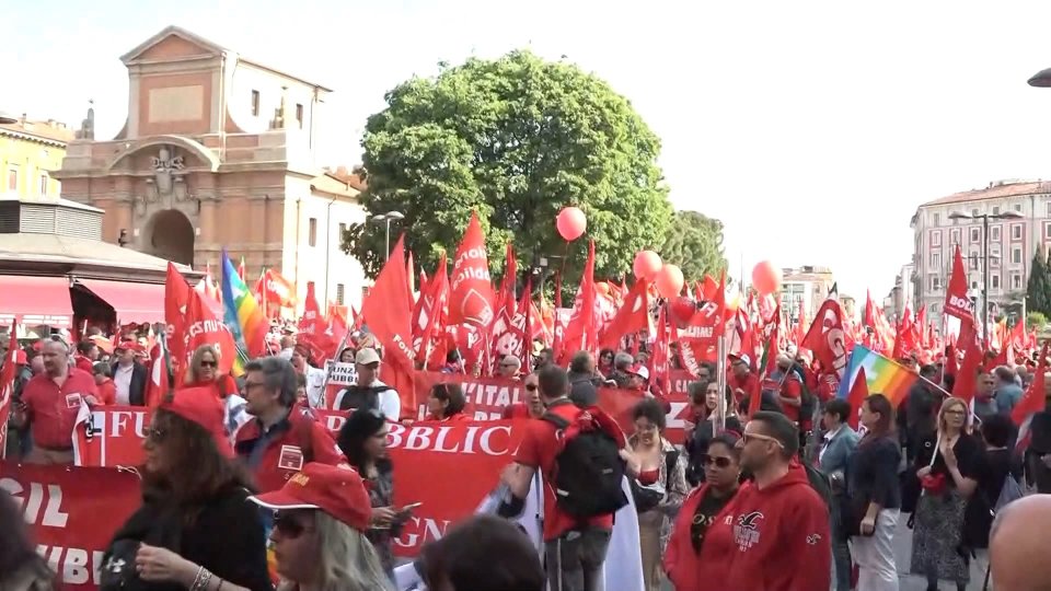 Cgil e Uil avanti con lo sciopero del 17, Salvini precetta e riduce lo stop
