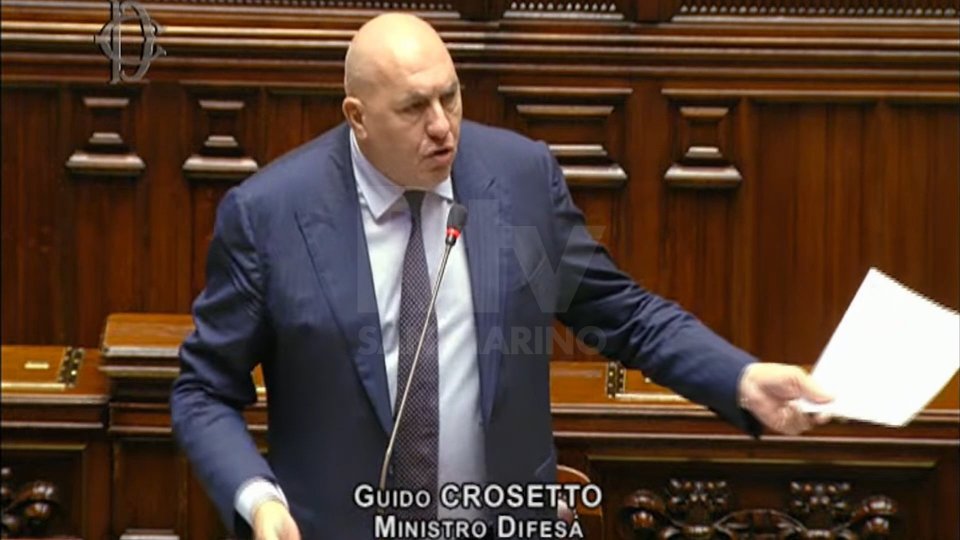 Nel video gli interventi alla Camera dei Deputati di Guido Crosetto, ministro della Difesa, e di Benedetto Della Vedova, deputato +Europa