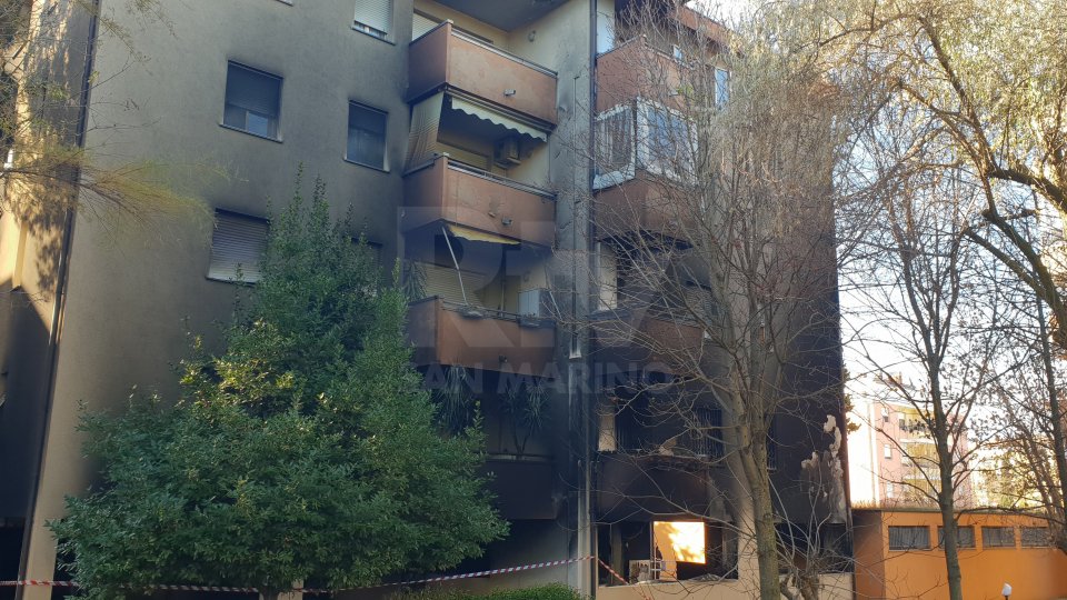 Viserba: palazzina in fiamme, condomini evacuati