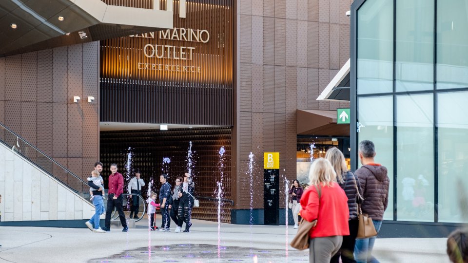 San Marino Outlet Experience attende i bambini per la factory delle mascherine