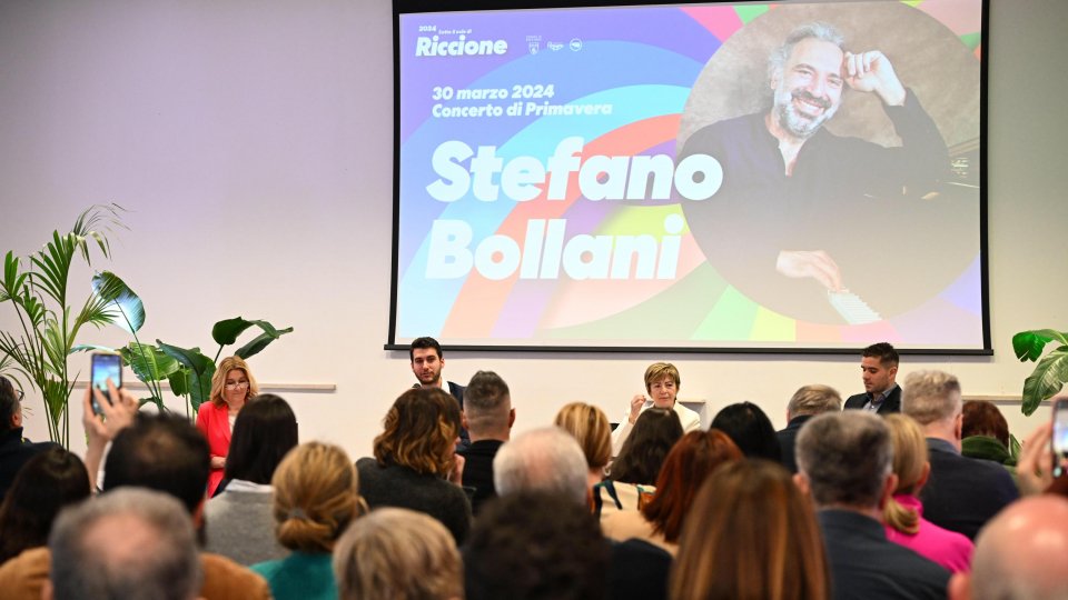 Sotto il sole di Riccione sboccia una primavera pop