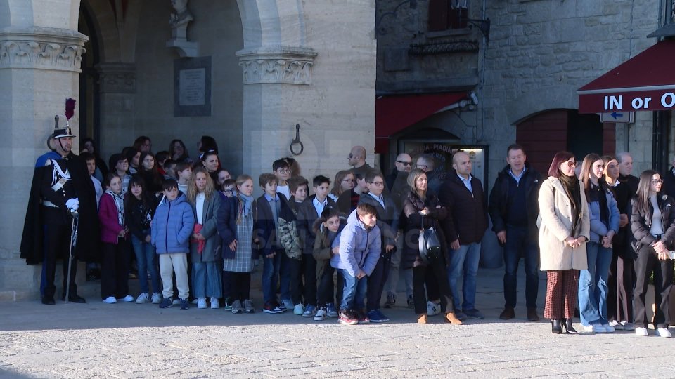 Le quinte elementari delle scuole di Ca' Ragni e di Dogana assieme alla seconda Liceo classico hanno approfondito i luoghi e le cerimonie più importanti di San Marino