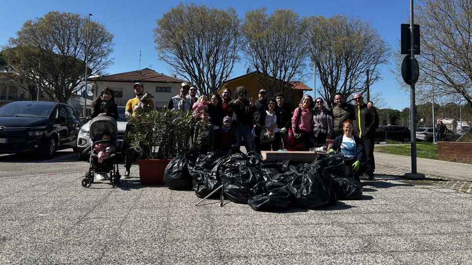 Grande successo per le pulizie al Parco della Resistenza di Riccione: quasi 100 chili di rifiuti raccolti