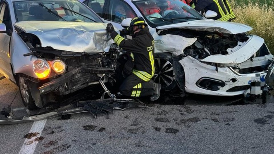 San Giovanni in Marignano, scontro fra due auto: 4 feriti trasportati a Cesena