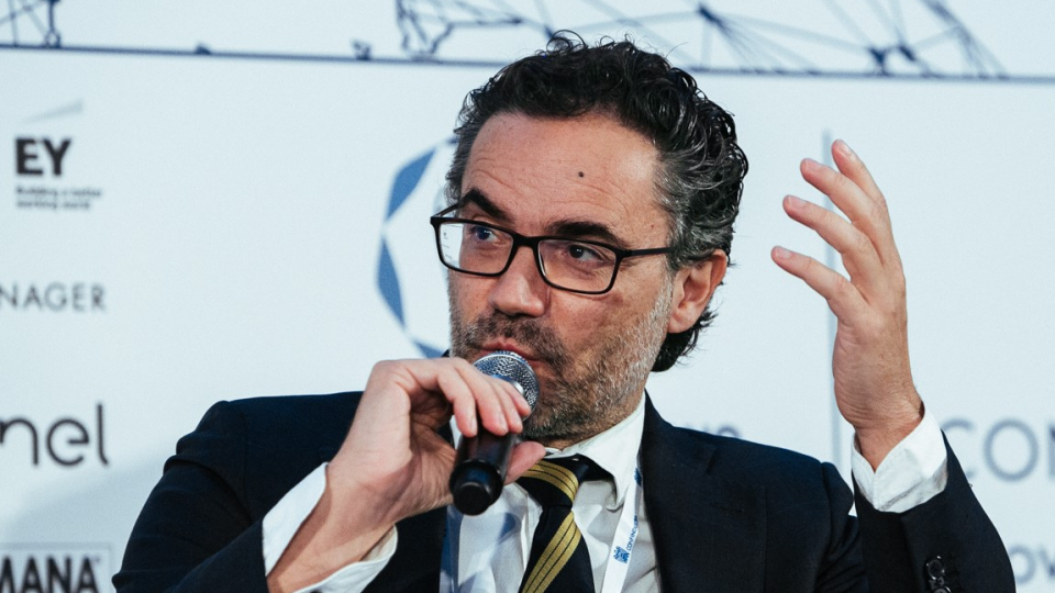 Alessandro Rosina, professore ordinario di Demografia e Statistica sociale nella Facoltà di Economia dell'Università Cattolica di Milano