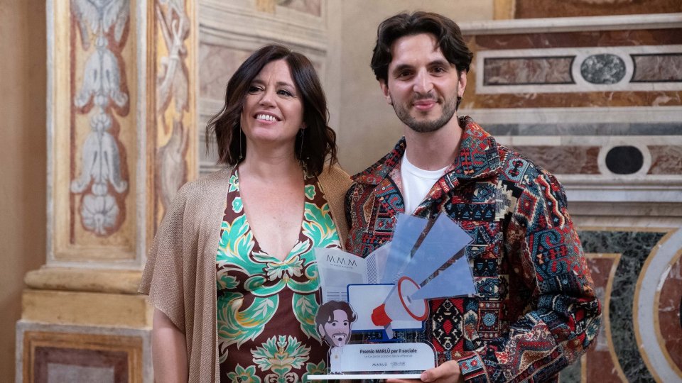 Palermo: Marta Fabbri consegna il premio Marlù per il sociale all'On Air Fest∙Season One a Giacomo Ferrara