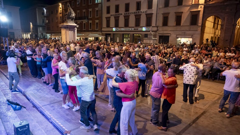 La grande pista da ballo di Rimini Folk e la poesia in musica di Morgan aprono la Weekend Dance