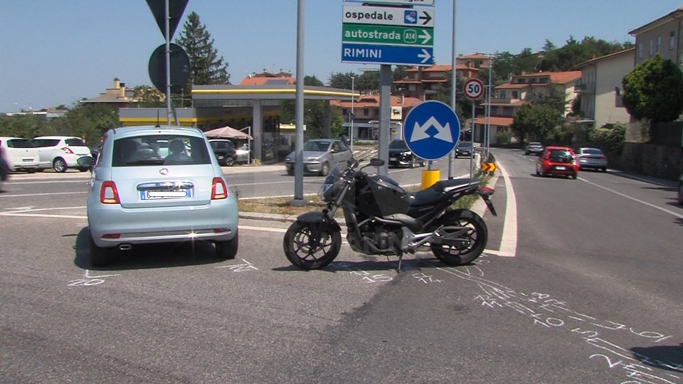 Borgo Maggiore: mamma e figlia sulla moto contro Fiat 500, per loro ferite lievi