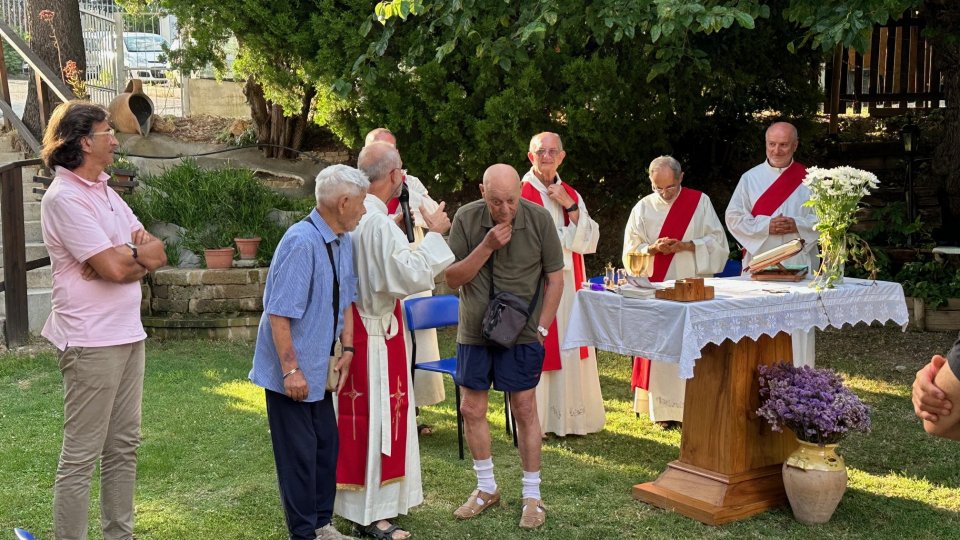 In foto alcuni momenti del 50esimo anniversario di casa Betania del 3 luglio 2023 con il sindaco Ugolini, Marino Catena ( in maglietta verde) e i diaconi