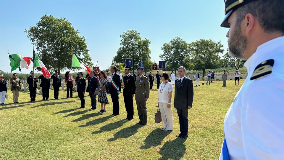 Coriano rende omaggio ai caduti alleati durante le battaglie di sfondamento della Linea Gotica al Coriano Ridge War Cemetery