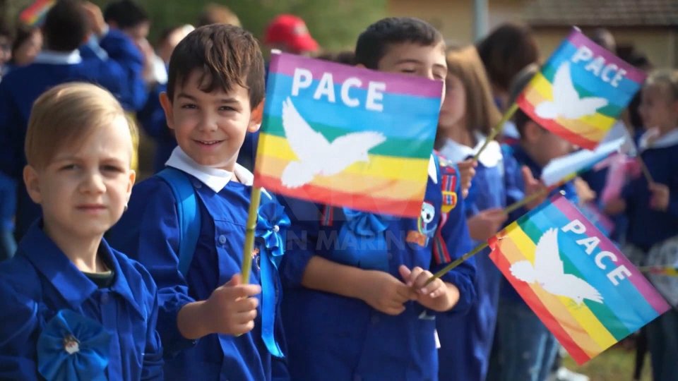 L'appello colorato dei bambini sammarinesi alla pace, attraverso la loro arte, supera i confini della Repubblica per approdare a Parigi in occasione delle Olimpiadi