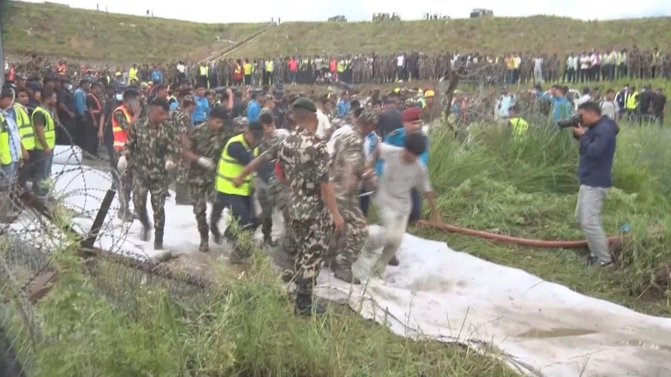 Nepal: aereo con 19 persone a bordo si schianta durante il decollo