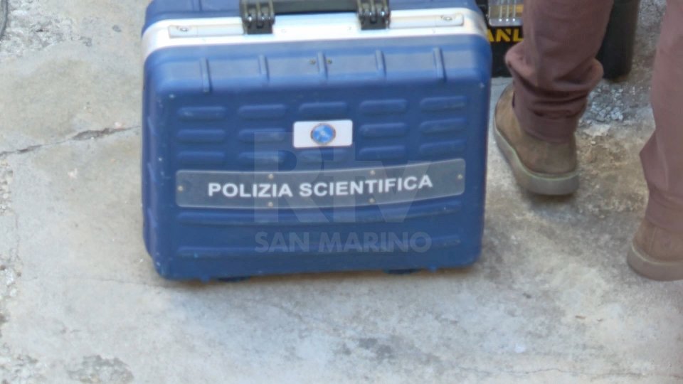 La Polizia scientifica in via del Ciclamino, il giorno dell'arresto di Dassilva