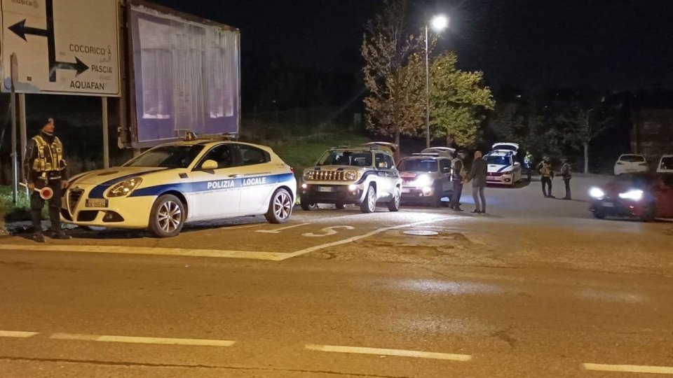 Riccione: taxi abusivi dalla stazione alle discoteche, tre auto sequestrate e patenti ritirate