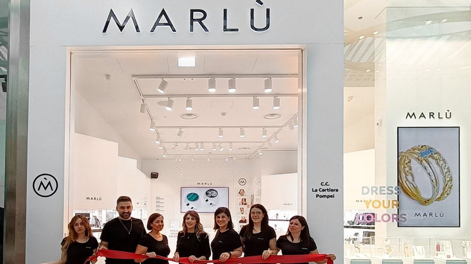 Marlù inaugura a Pompei: taglio del nastro e nuova apertura per il marchio di gioielli presso il CC La Cartiera di Napoli