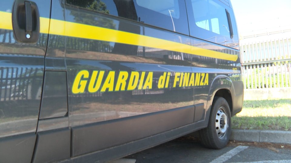 Gdf sequestra beni per 200 mln a immobiliarista romagnolo: vaglia cambiari trasferiti illecitamente a San Marino