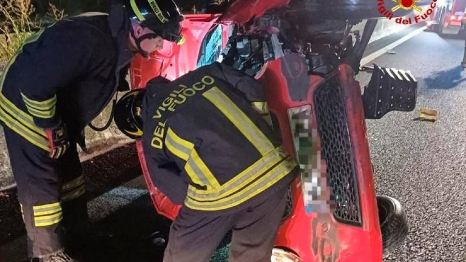 Incidente in A14, auto si ribalta a Faenza