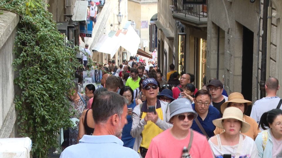 Nel video immagini dei turisti oggi in Centro Storico