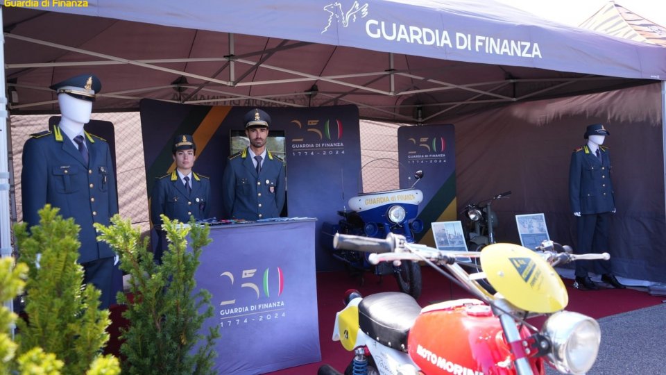 Gdf Rimini: alla moto Gp presente lo stand con auto e moto d’epoca per i 250 anni della Guardia di Finanza