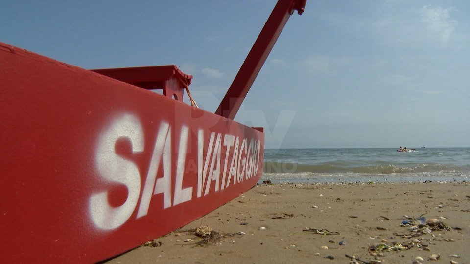 I bagnini smontano la spiaggia: "Aspettiamo la Regione per capire cosa fare dopo il 22"