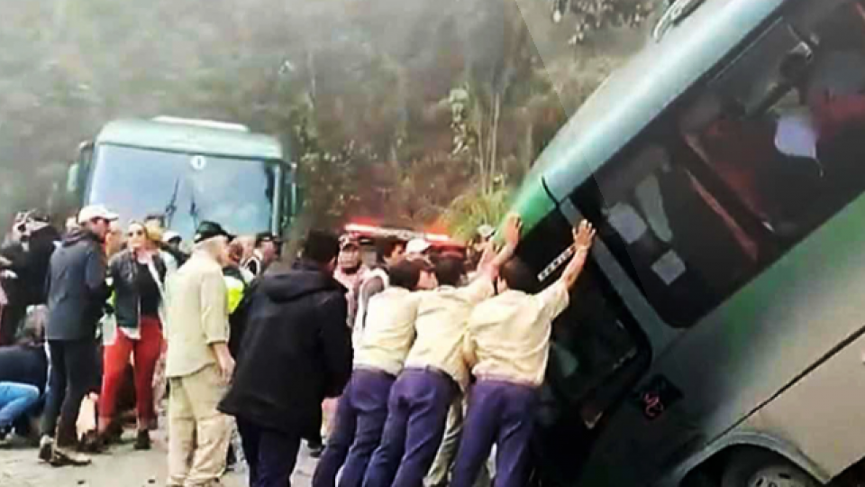 Perù: bus precipita vicino Machu Picchu, 13 italiani a bordo