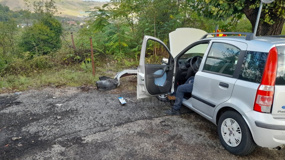 San Marino: perde il controllo della Panda e finisce contro due auto in direzione opposta