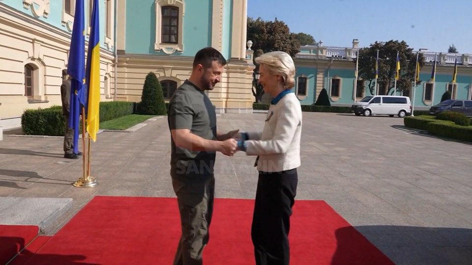 Ursula Von Der Leyen e Volodymyr Zelensky