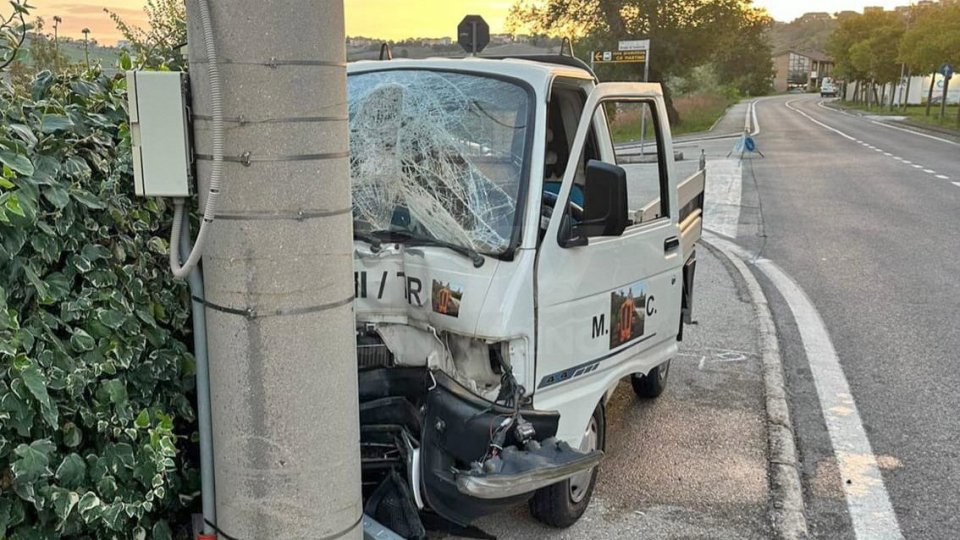 Furgoncino si schianta ad Acquaviva, 76enne in prognosi riservata