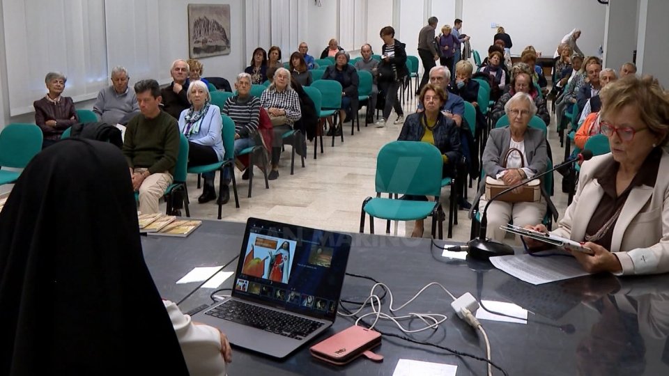 Nel servizio le interviste a Tonina Taddei (presidente Università “Il Sorriso”) e a Suor Maria Gloria Riva (storica dell'Arte)