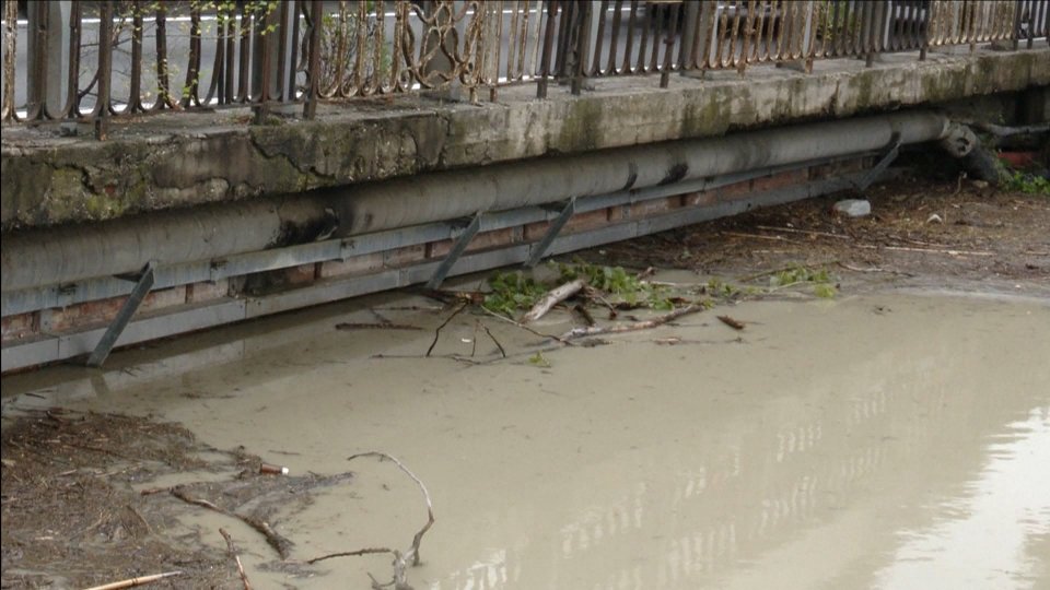 Cala l'allerta meteo, ancora gialla in Emilia-Romagna. A Traversara non si dorme per la paura