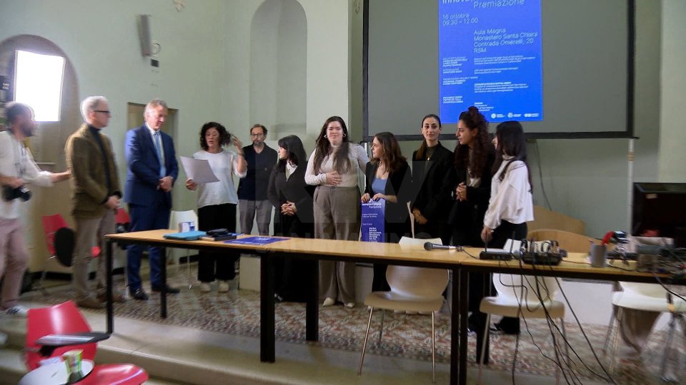 Nel servizio le interviste a Riccardo Varini (direttore corso di Laurea in Design industriale), le voci di studenti e studentesse e il commento di Anastasia Buda (coordinatrice Team di responsabilità sociale Samsung)