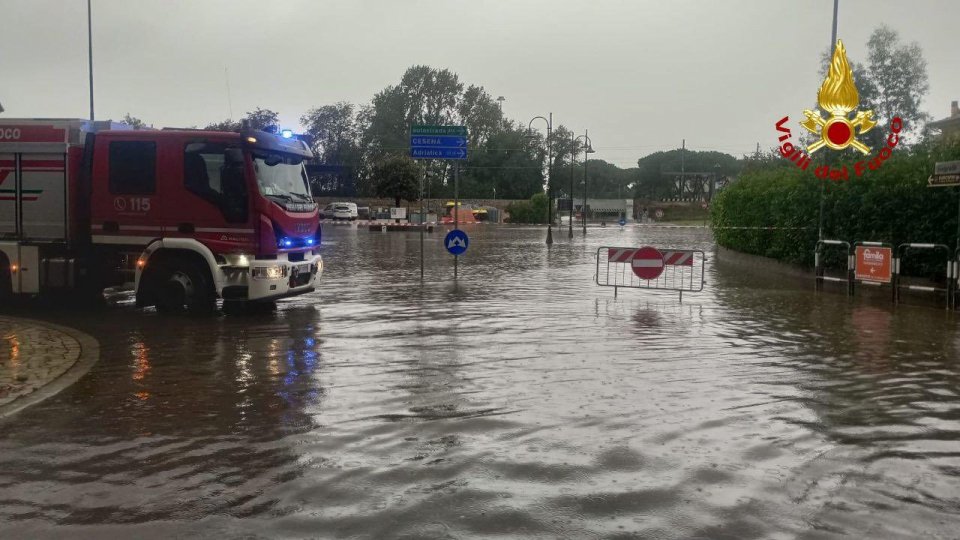 Le strade a Cesenatico (foto dei Vigili del Fuoco)