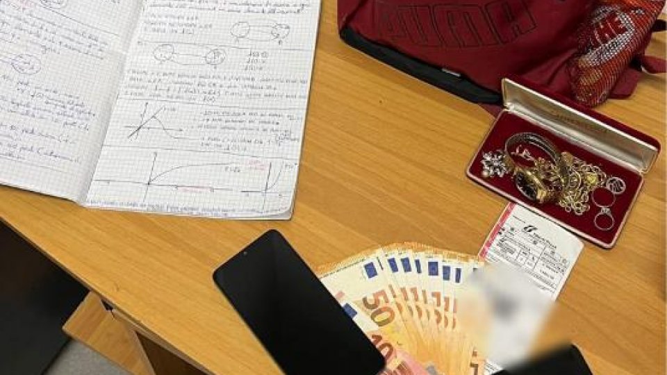 Si fa consegnare gioielli e contante da anziana, arrestato 19enne a Rimini