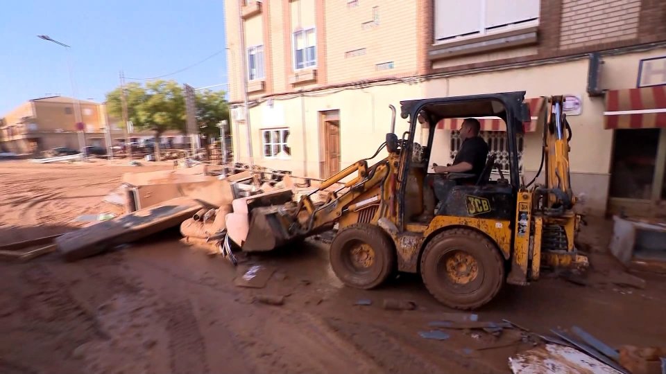 Oltre 200 morti a Valencia. Decine di migliaia senza acqua né luce