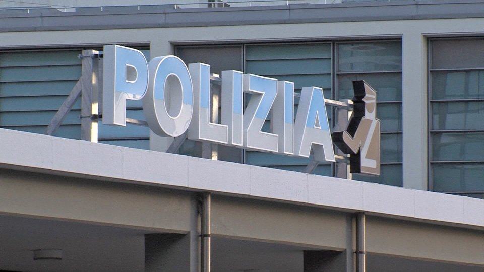 Rimini, 40enne chiama la Polizia: "Vado a uccidere la mia ex moglie e la mia ex suocera"