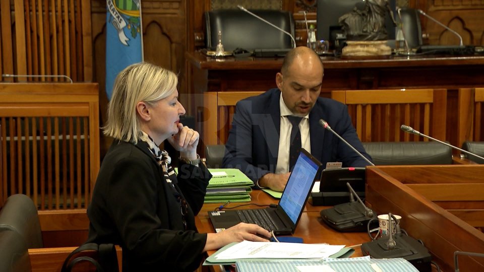 Commissione esteri, residenze: linee guida e controlli al centro della seduta segreta