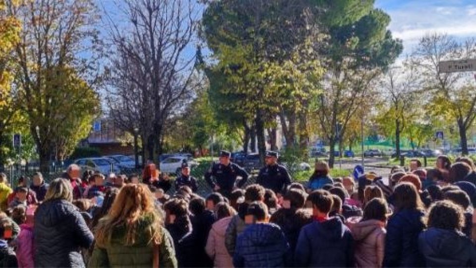 Carabinieri Forestali e gli alunni delle scuole celebrano la “Giornata nazionale dell’albero”.