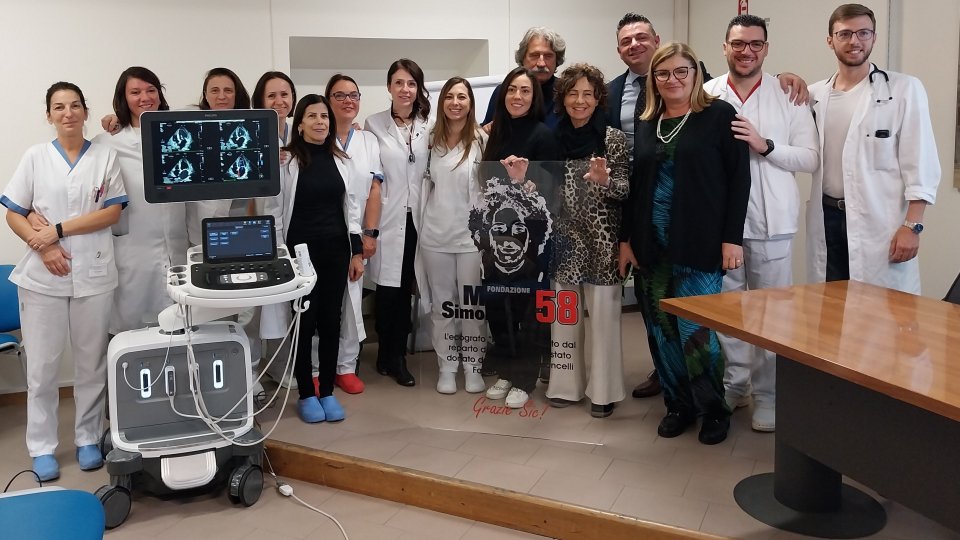 Donato dalla Fondazione Marco Simoncelli un ecografo di alta fascia alla Cardiologia dell’ospedale di Riccione: “Uno strumento prezioso per migliorare la qualità del servizio offerto a sempre più cittadini”