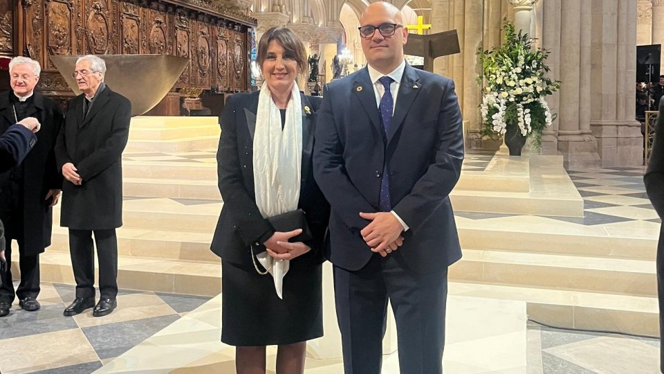 Gli Eccellentissimi Capitani Reggenti della Repubblica di San Marino S.E. Francesca Civerchia e S. E. Dalibor Riccardi a Parigi per la cerimonia di riapertura della cattedrale di Notre-Dame de Paris