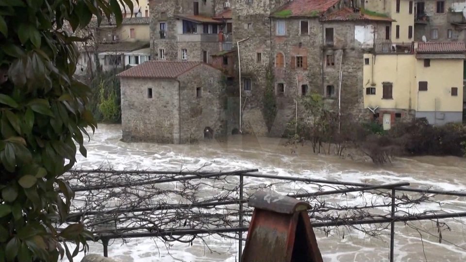 Maltempo: a Ravenna fiumi gonfi e 10 famiglie evacuate; nel reggiano neve e black out in migliaia di case