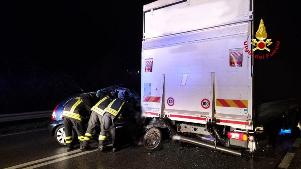 Notte di incidenti nelle Marche: un morto a Pesaro-Urbino e diversi feriti