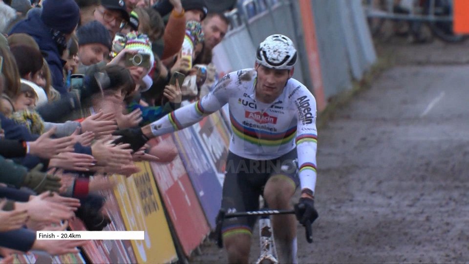 Ciclocross: Van der Poel domina a Gavere e Loenhout